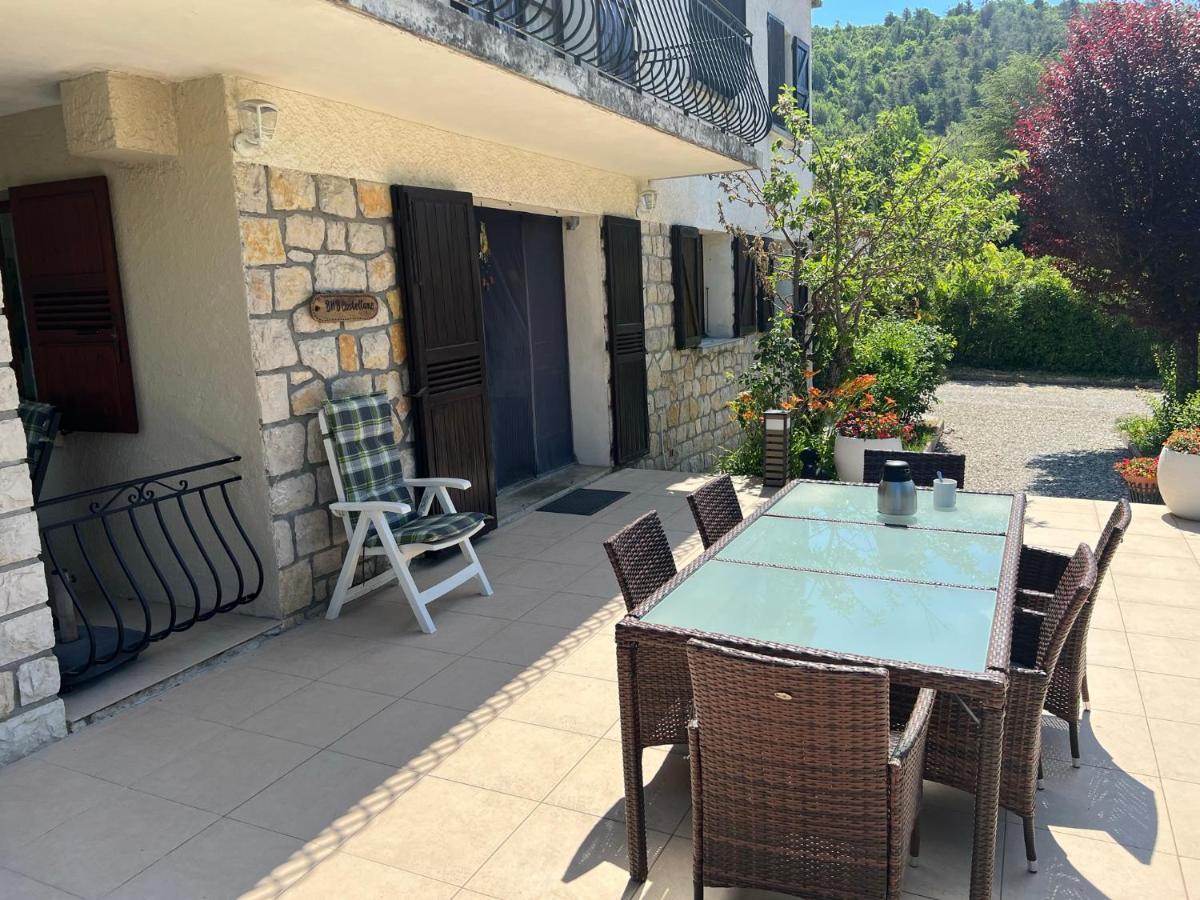 Bnb Castellane Chambre D'Hotes B&B Bagian luar foto