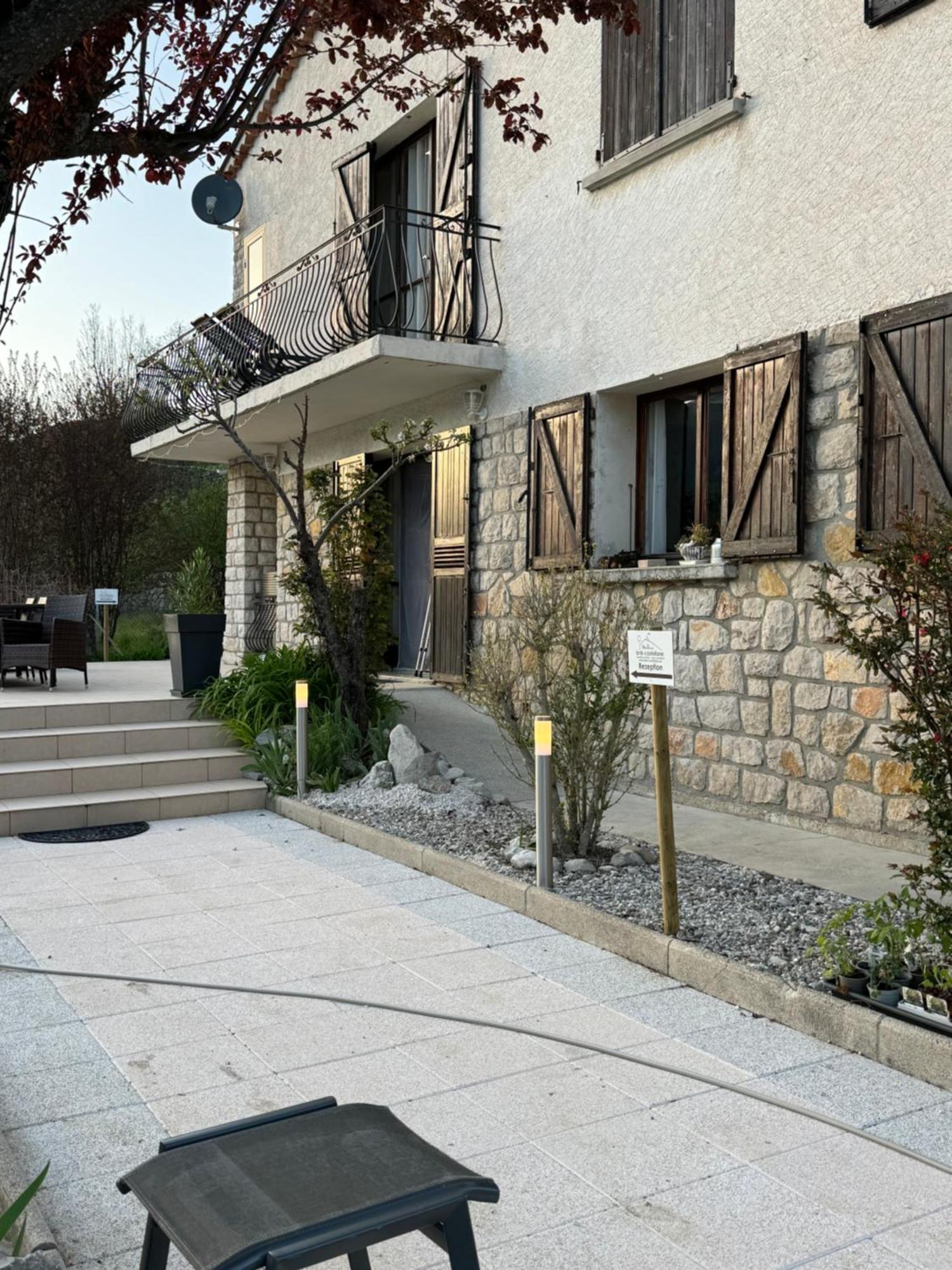 Bnb Castellane Chambre D'Hotes B&B Bagian luar foto