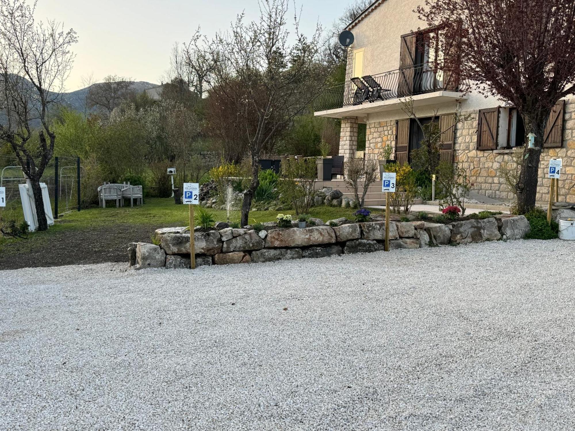 Bnb Castellane Chambre D'Hotes B&B Bagian luar foto
