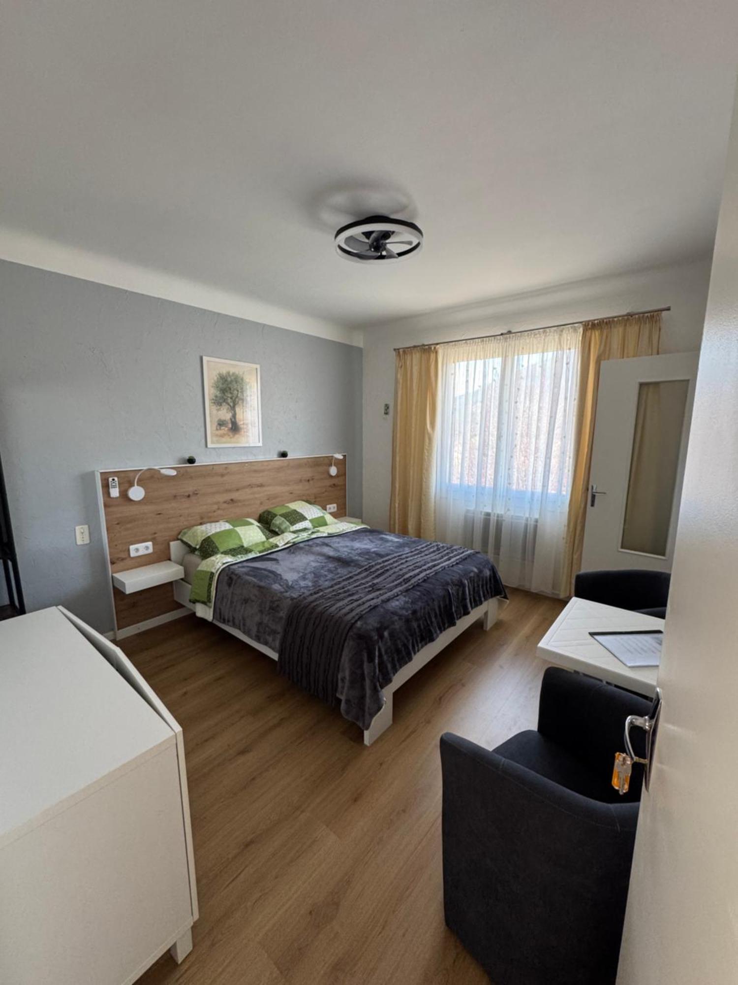 Bnb Castellane Chambre D'Hotes B&B Bagian luar foto